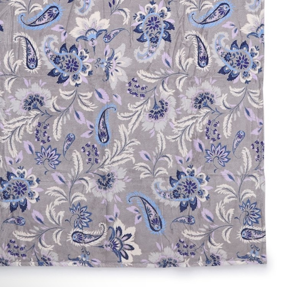 Vera Bradley Essential Throw Blanket
Venetian Paisley Ice Blue - NWT - Picture 3 of 4
